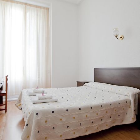 Hostal Condestable Madrid Exterior photo