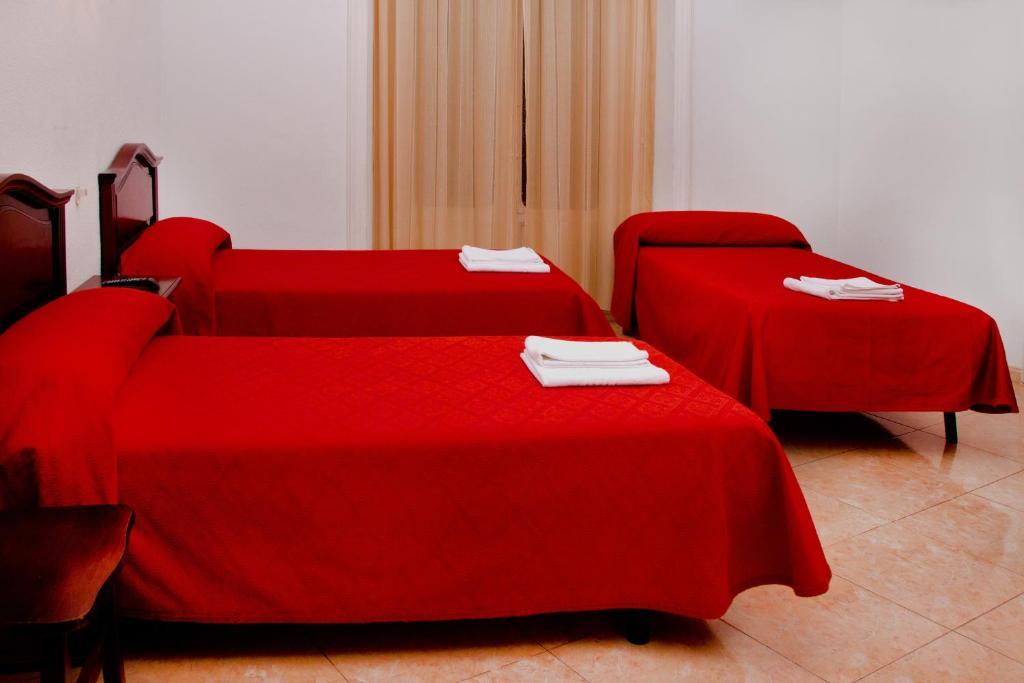 Hostal Condestable Madrid Room photo