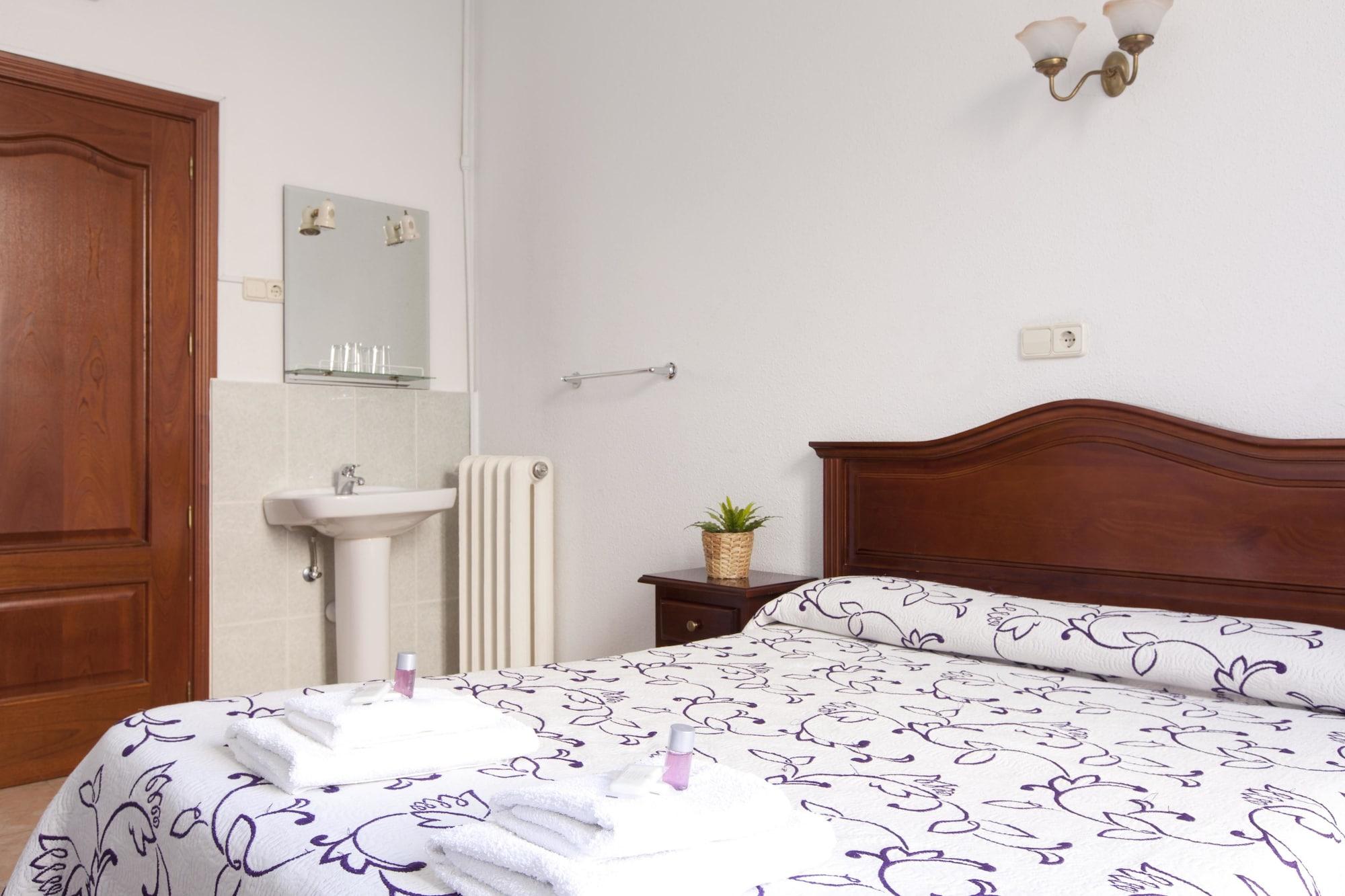 Hostal Condestable Madrid Exterior photo