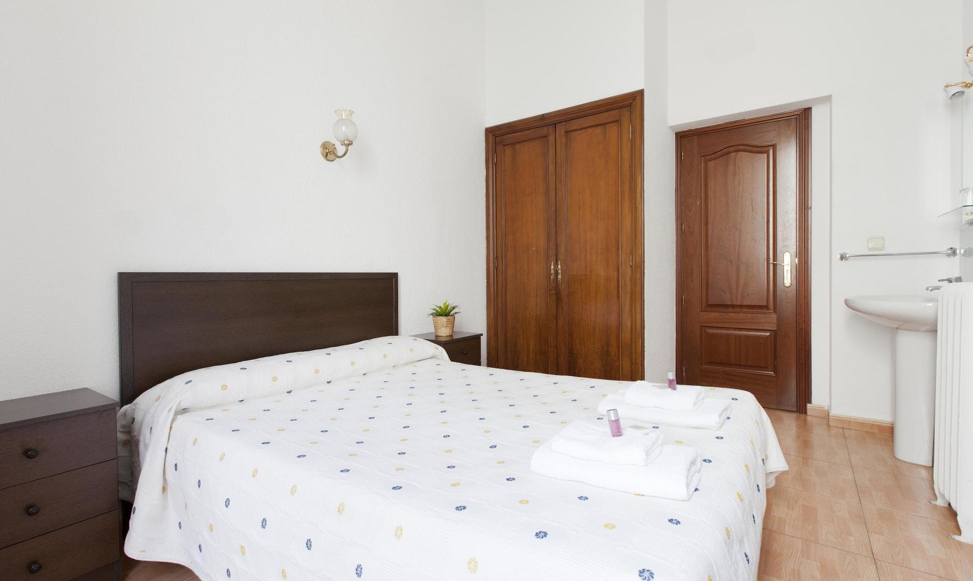 Hostal Condestable Madrid Exterior photo