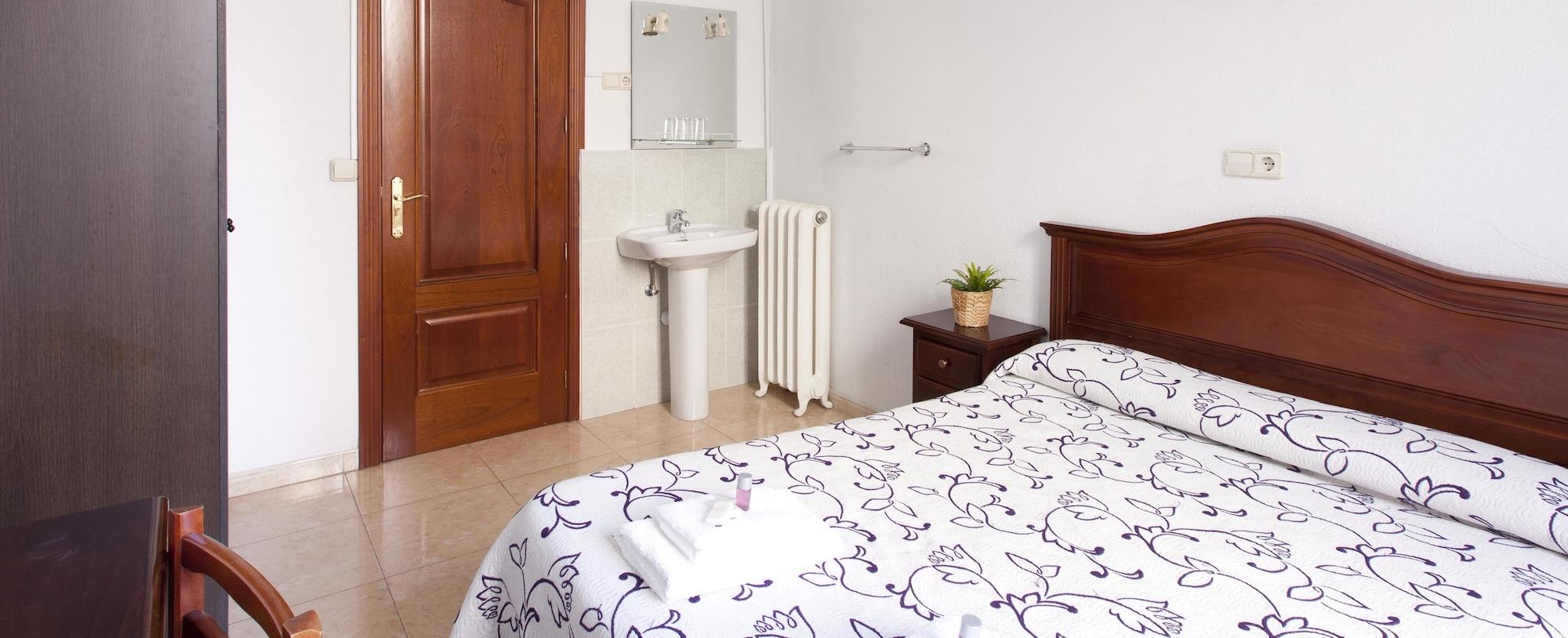 Hostal Condestable Madrid Exterior photo
