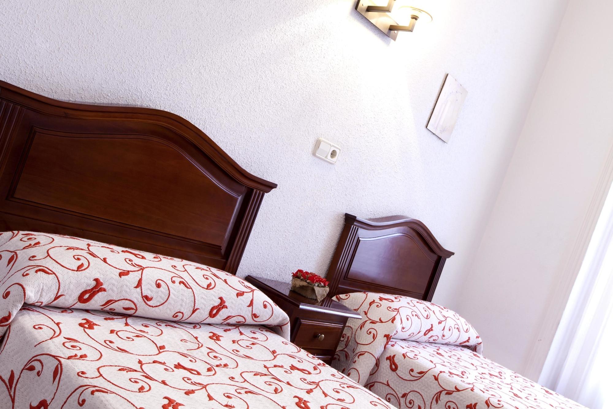 Hostal Condestable Madrid Exterior photo