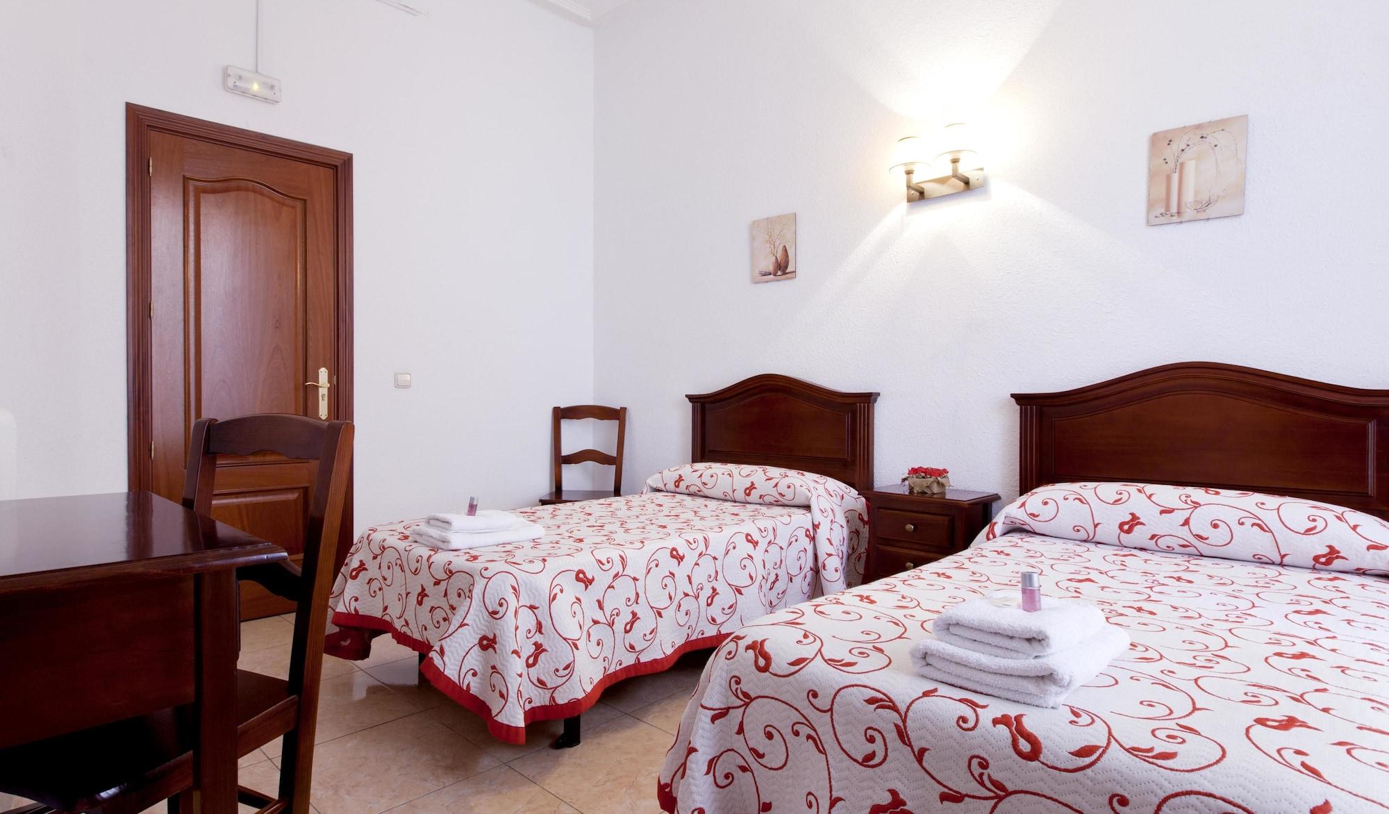 Hostal Condestable Madrid Exterior photo