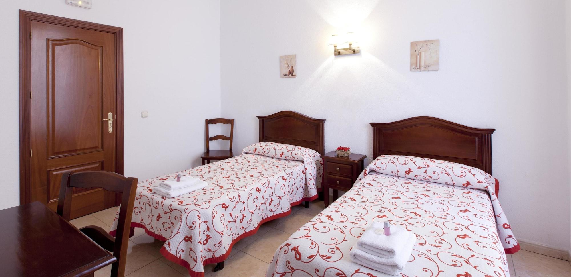 Hostal Condestable Madrid Exterior photo