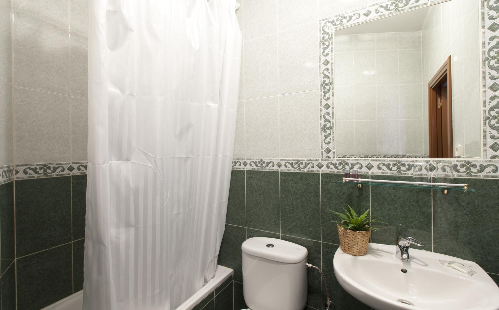 Hostal Condestable Madrid Exterior photo