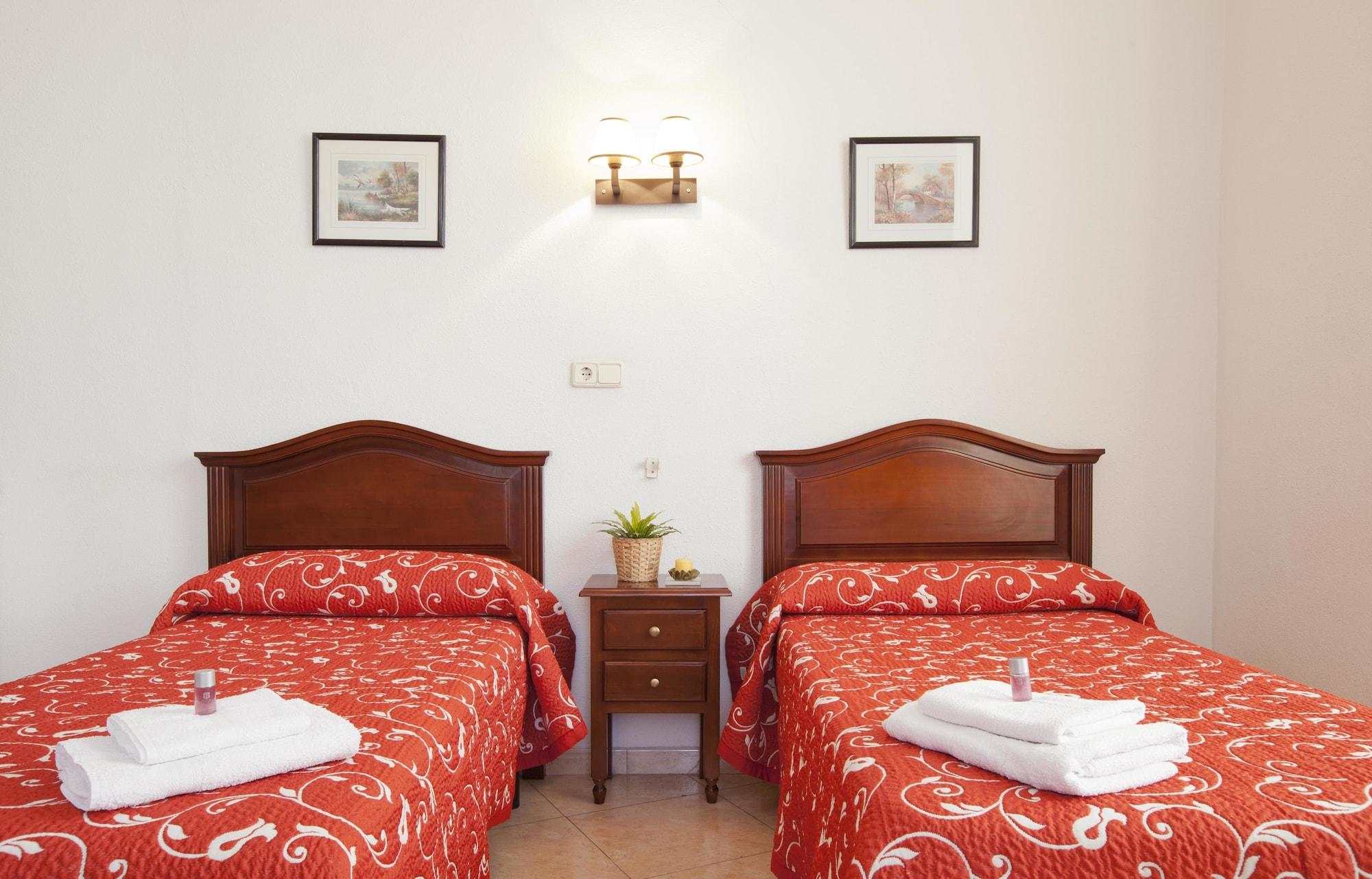 Hostal Condestable Madrid Exterior photo