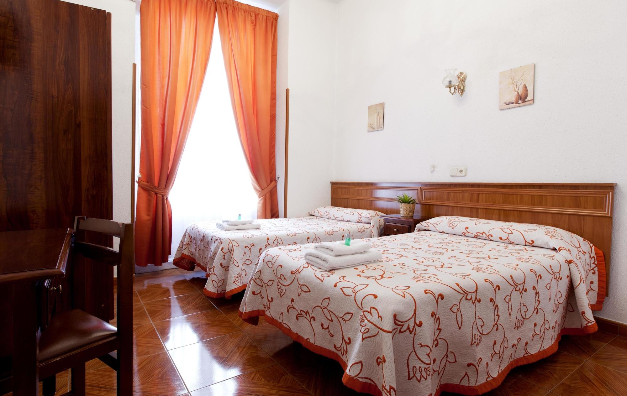 Hostal Condestable Madrid Exterior photo