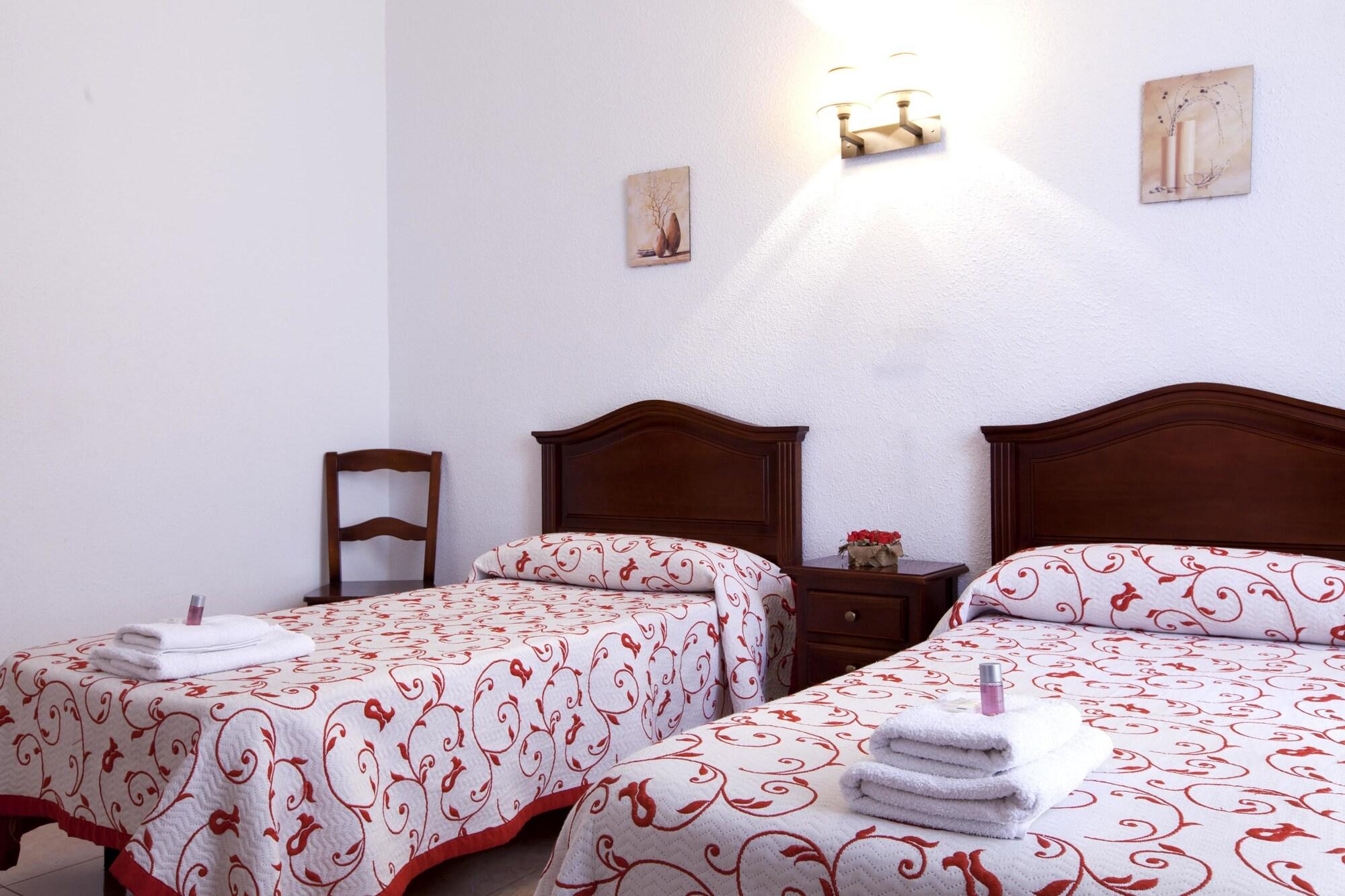 Hostal Condestable Madrid Exterior photo