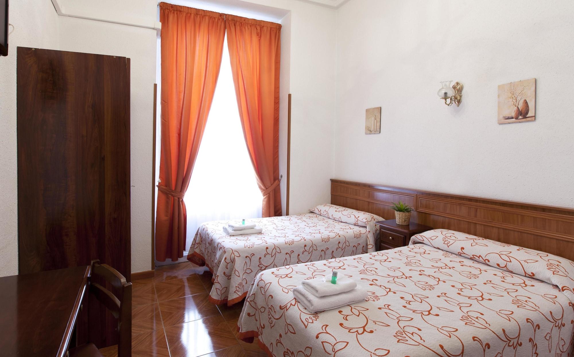 Hostal Condestable Madrid Exterior photo
