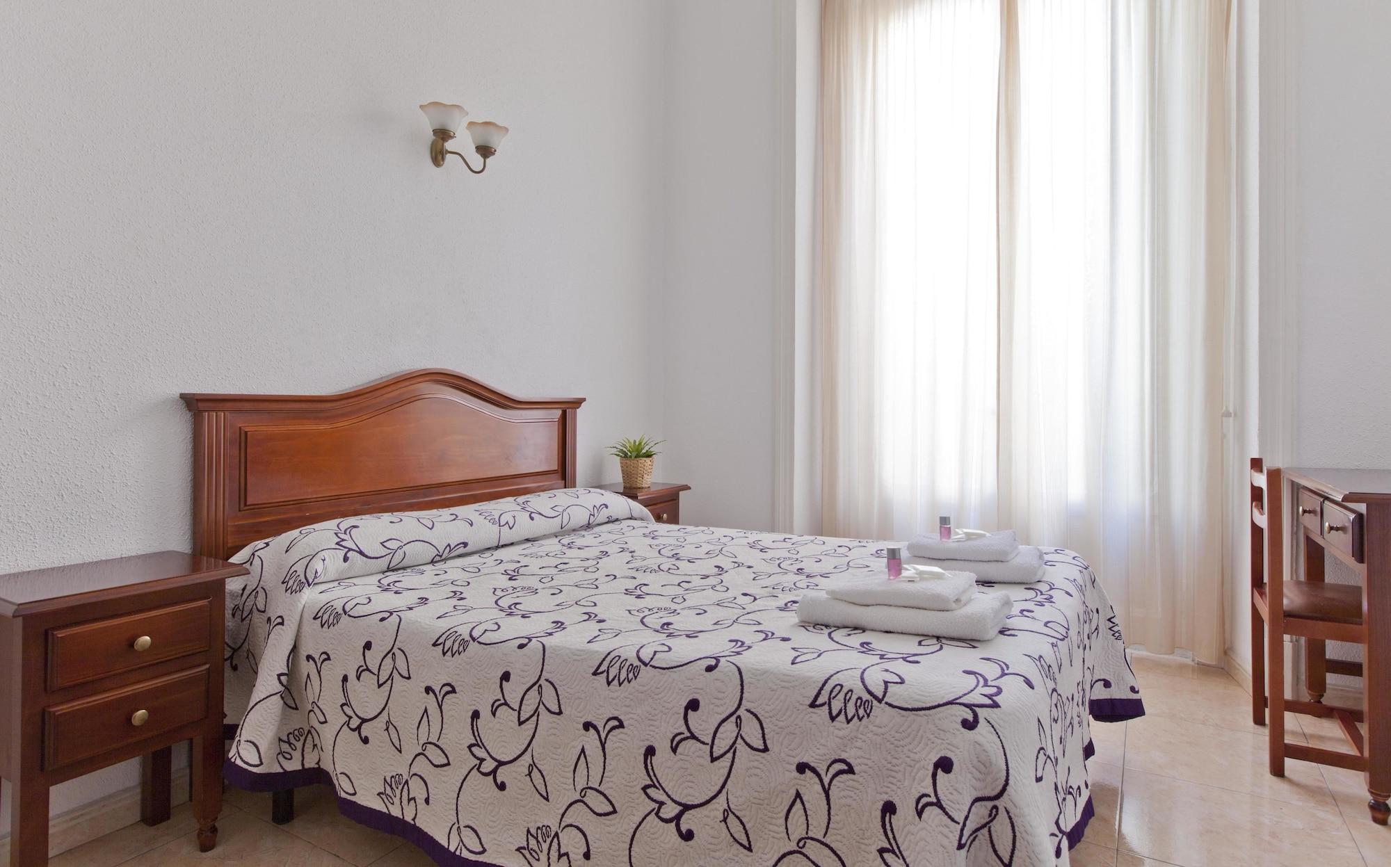 Hostal Condestable Madrid Exterior photo