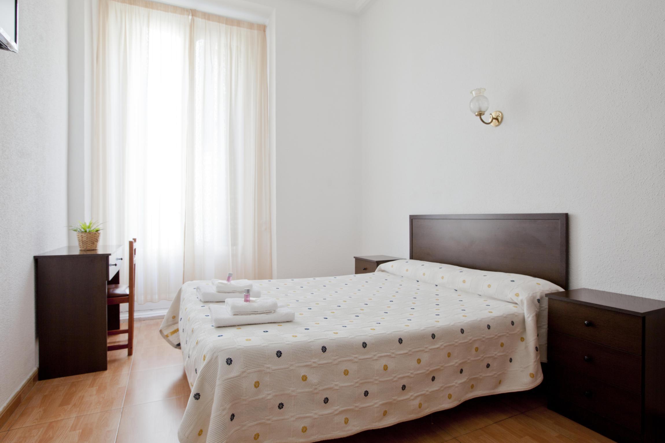 Hostal Condestable Madrid Exterior photo
