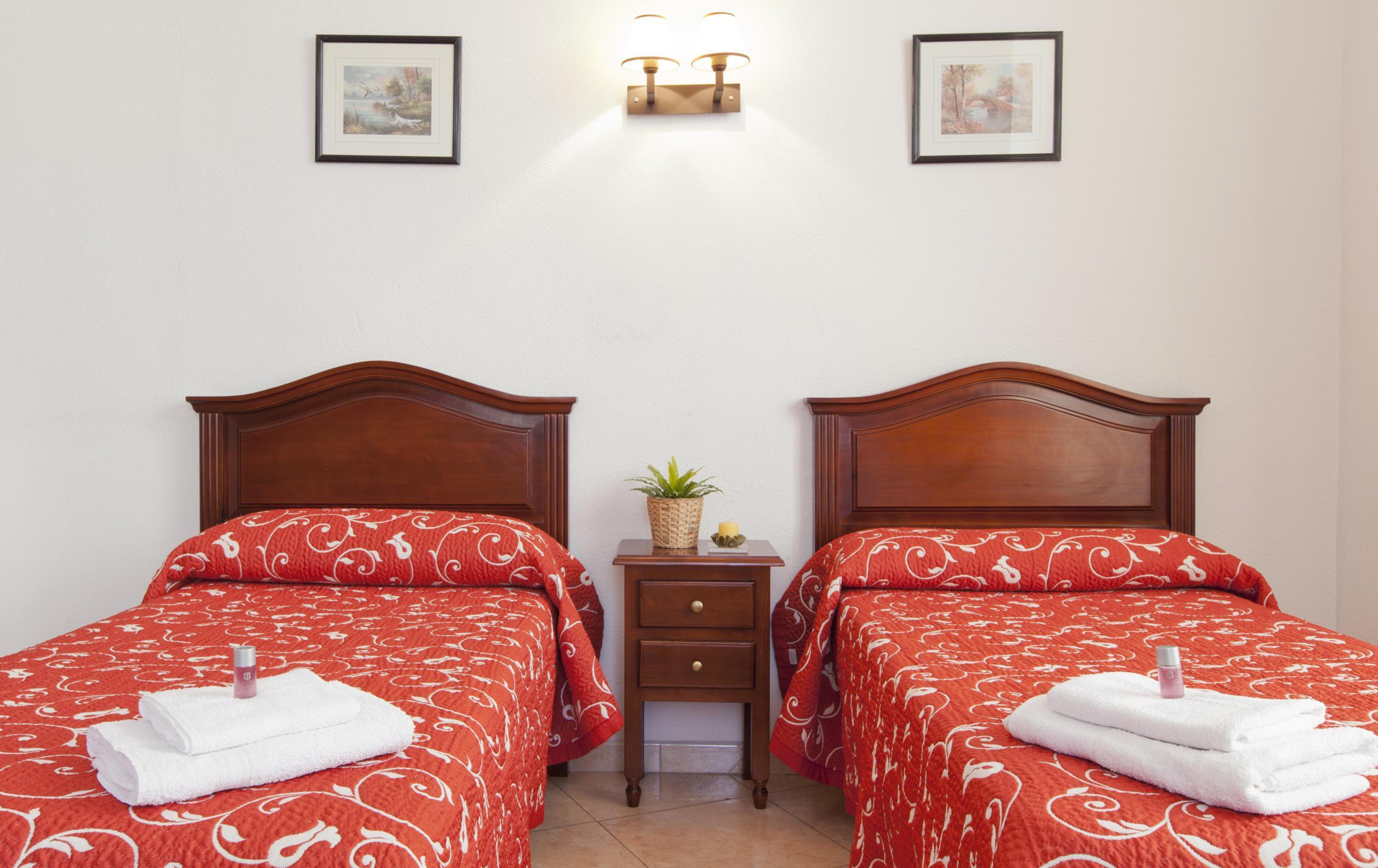 Hostal Condestable Madrid Exterior photo