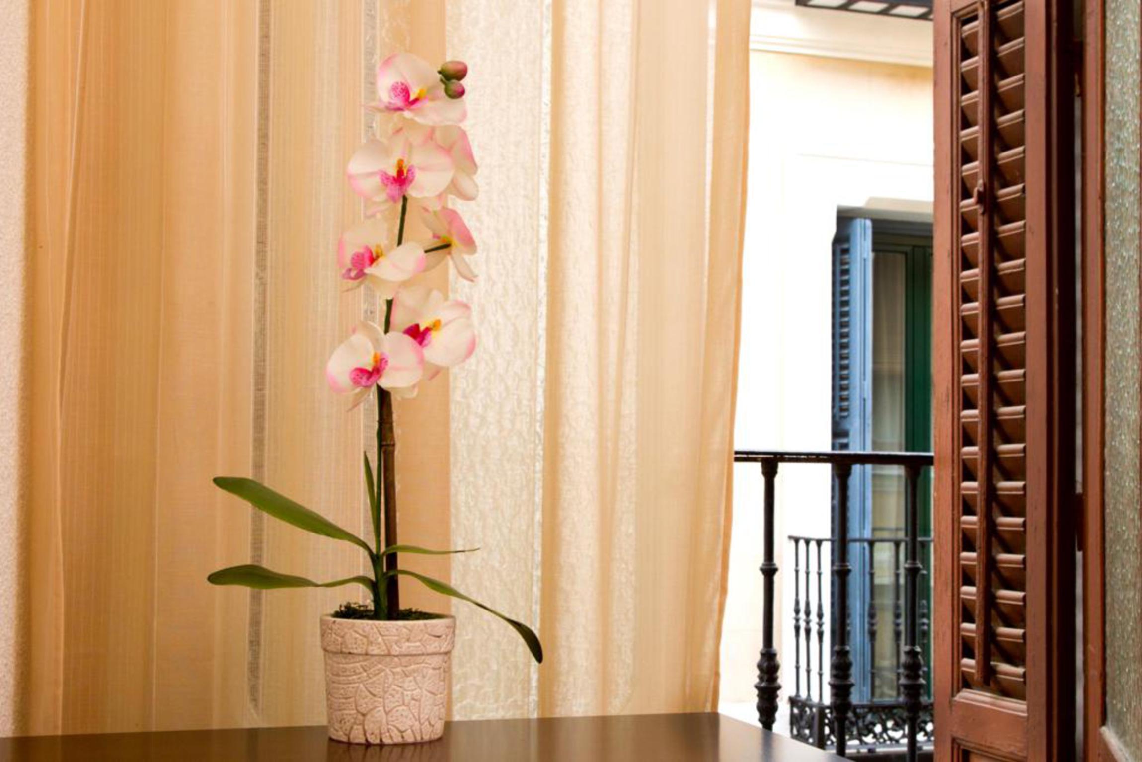 Hostal Condestable Madrid Exterior photo