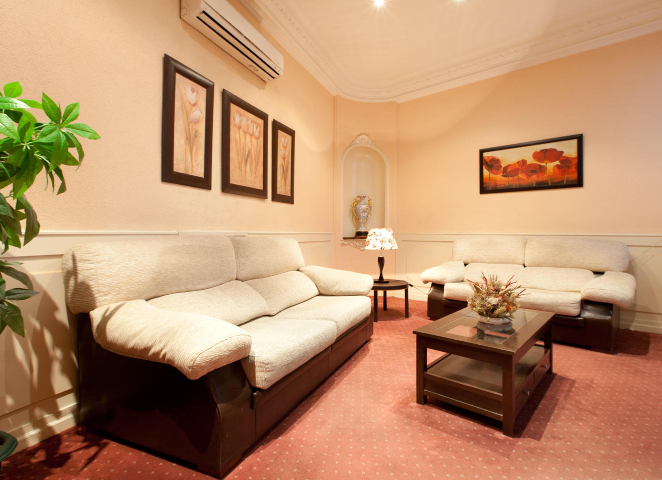 Hostal Condestable Madrid Exterior photo