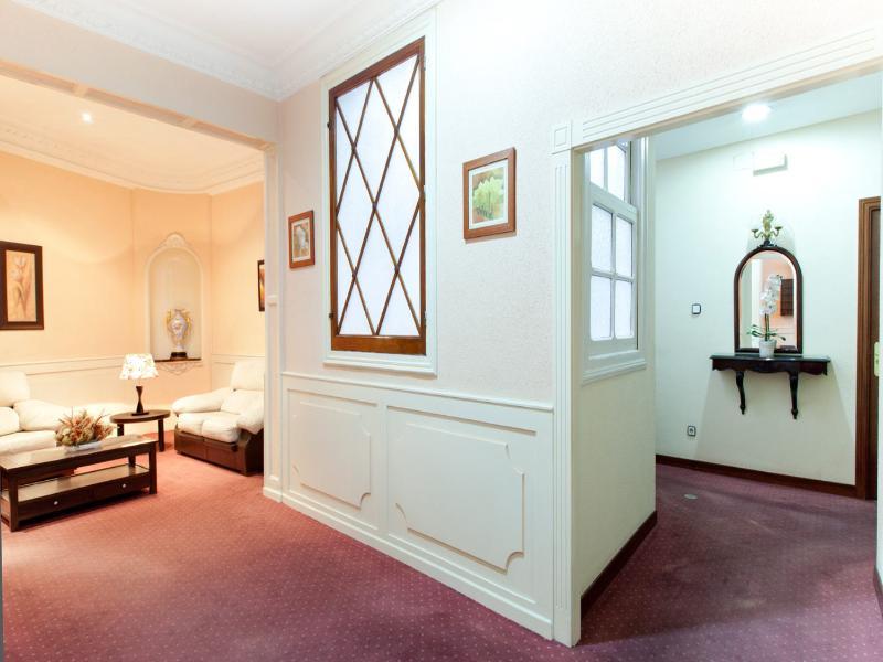 Hostal Condestable Madrid Exterior photo