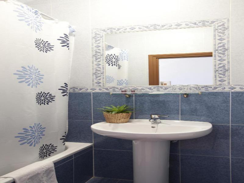 Hostal Condestable Madrid Room photo